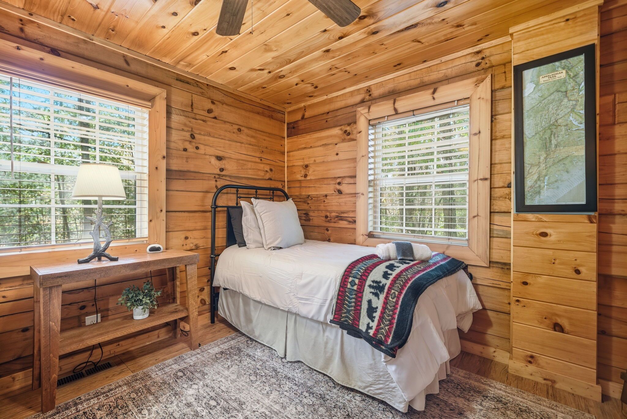 2 habitaciones, tabla de planchar con plancha, wifi y ropa de cama 