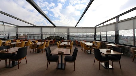Dining. RUA WORLD HOTEL
