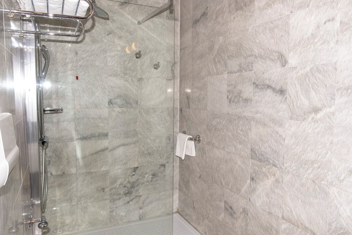 Triple Room, City View | Bathroom | Shower, free toiletries, hair dryer, slippers