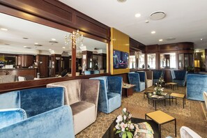 TV - hotel mythos (Milan)