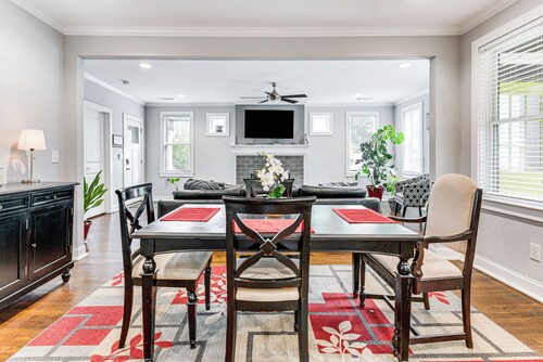 4 Mi to Dtwn: Relaxing Escape w/ Yard in Atlanta