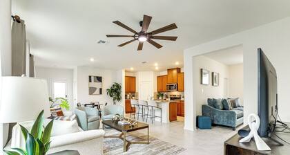 12 Mi to San Antonio River Walk: Home w/ Yard!