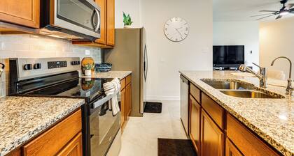 12 Mi to San Antonio River Walk: Home w/ Yard!
