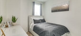 12 Mi to San Antonio River Walk: Home w/ Yard!