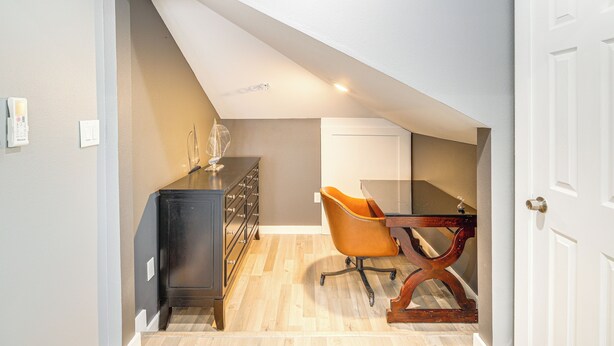 A room with a desk, chair, and a cabinet. - 'the Penthouse' in Space City: 10 Mi to NRG (Houston)
