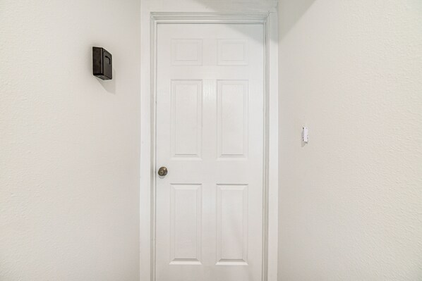 Apartment (0 Bedroom) | Interior