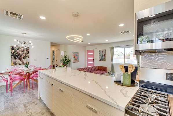 House (3 Bedrooms) | Interior