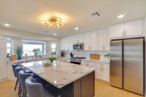 House (3 Bedrooms) | Interior - 2 Mi to Windsor Beach! Updated, Sleek Family Home (Lake Havasu City)