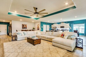 House (4 Bedrooms) | Interior