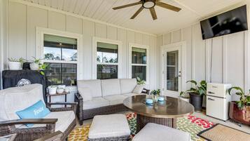 House (4 Bedrooms) | Front of property