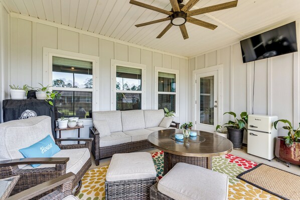 House (4 Bedrooms) | Front of property