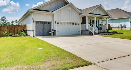 Pet-friendly Pensacola Home w/ Fenced Backyard