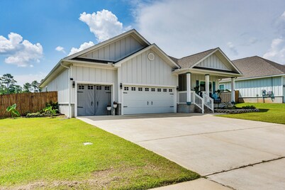 Pet-friendly Pensacola Home w/ Fenced Backyard