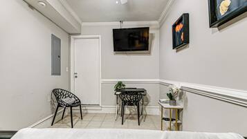 Apartment (0 Bedroom) | Interior