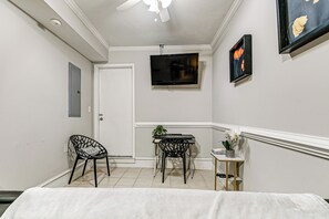 Apartment (0 Bedroom) | Interior