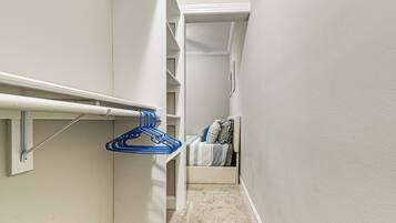 Apartment (0 Bedroom) | Interior