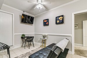 Apartment (0 Bedroom) | Interior