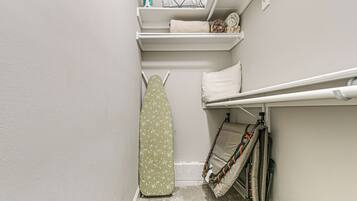 Apartment (0 Bedroom) | Interior