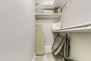 Apartment (0 Bedroom) | Interior