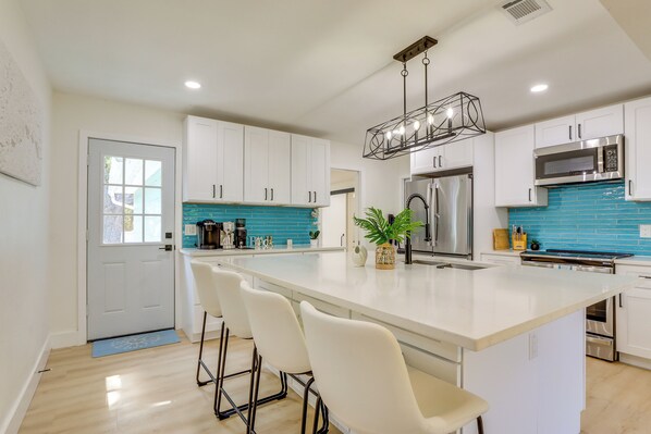 House (3 Bedrooms) | Interior - Private Hot Tub & Fenced Yard: Sleek Gulfport Home (Gulfport)