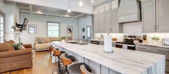 2 Mi to Dtwn: Stylish Urban Retreat in Birmingham