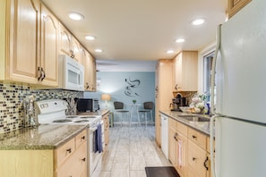 House (3 Bedrooms) | Interior
