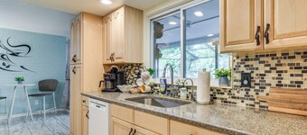 6 Mi to Clearwater Beach: Home w/ Furnished Lanai