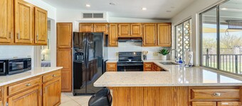 Near Catalina Hiking Trails: Mtn-view Home w/ Pool