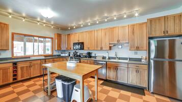 House (5 Bedrooms) | Interior