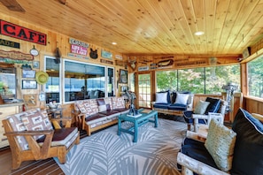 House (5 Bedrooms) | Interior
