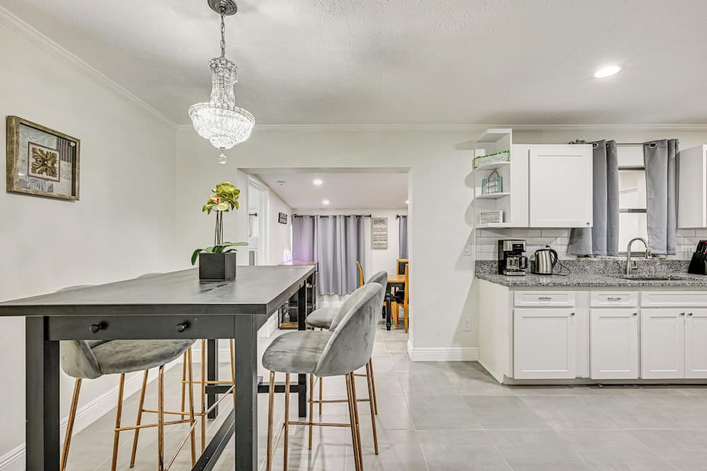 Pet-friendly Home w/ Lanais, Near Dtwn Tampa! - Seffner, FL