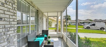 Pet-friendly Home w/ Lanais, Near Dtwn Tampa!