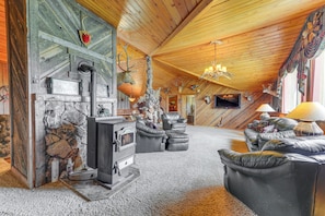 House (5 Bedrooms) | Interior