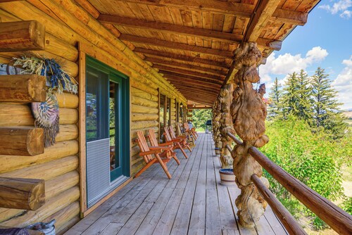Stunning Mountain Views: Spacious Cabin in Dubois!