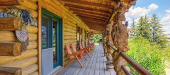 Stunning Mountain Views: Spacious Cabin in Dubois!