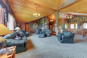House (5 Bedrooms) | Interior - Stunning Mountain Views: Spacious Cabin in Dubois! (Dubois)