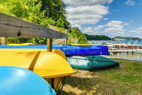 'the Nest': Waterfront Lake Ostego Studio
