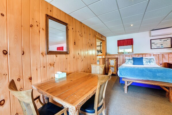 Apartment (0 Bedroom) | Interior - 'the Nest': Waterfront Lake Ostego Studio (Cooperstown)