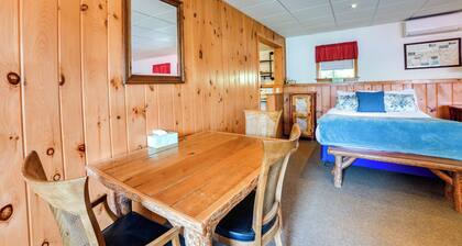 'the Nest': Waterfront Lake Ostego Studio