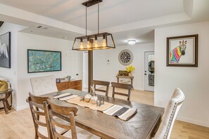 House (5 Bedrooms) | Interior