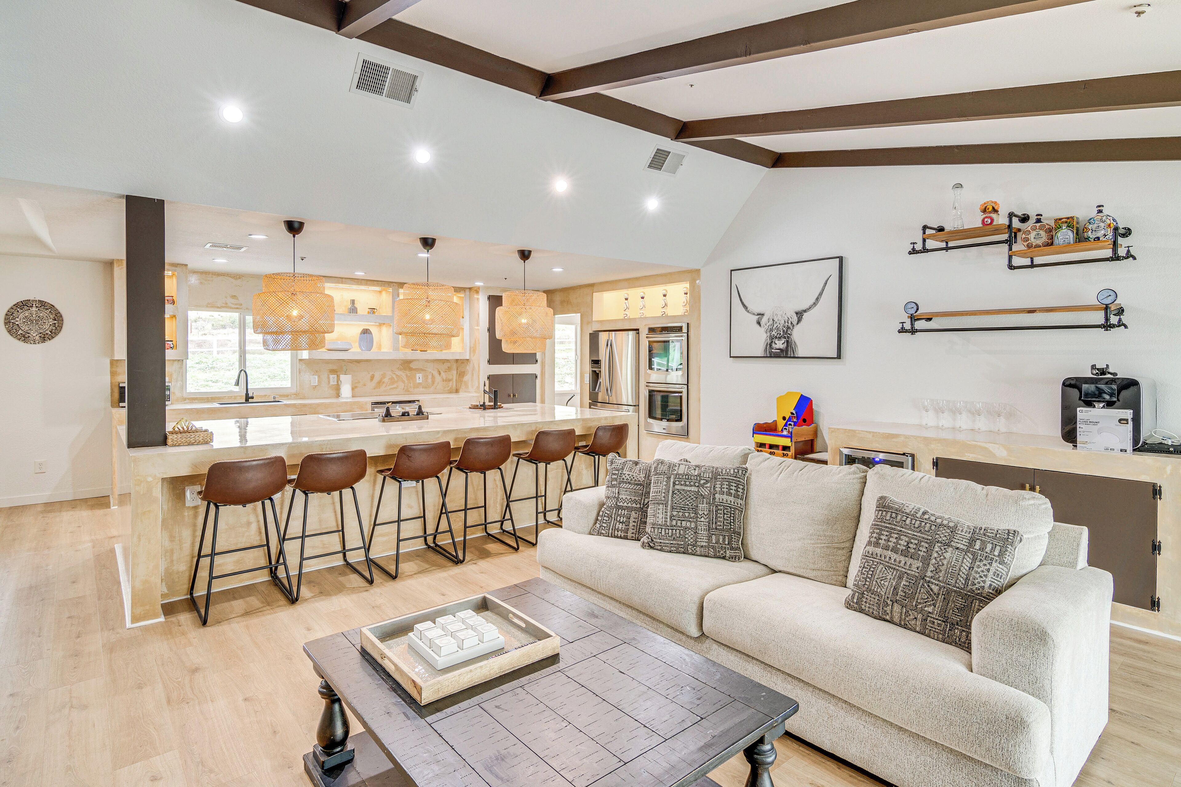 House (5 Bedrooms) | Interior