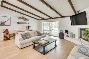 House (5 Bedrooms) | Interior