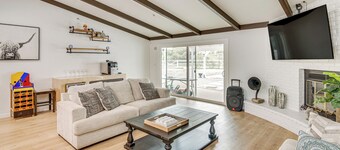 Patio, Fire Pit & Hillside Views: Agua Dulce Home