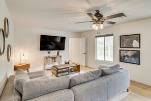 House (5 Bedrooms) | Interior