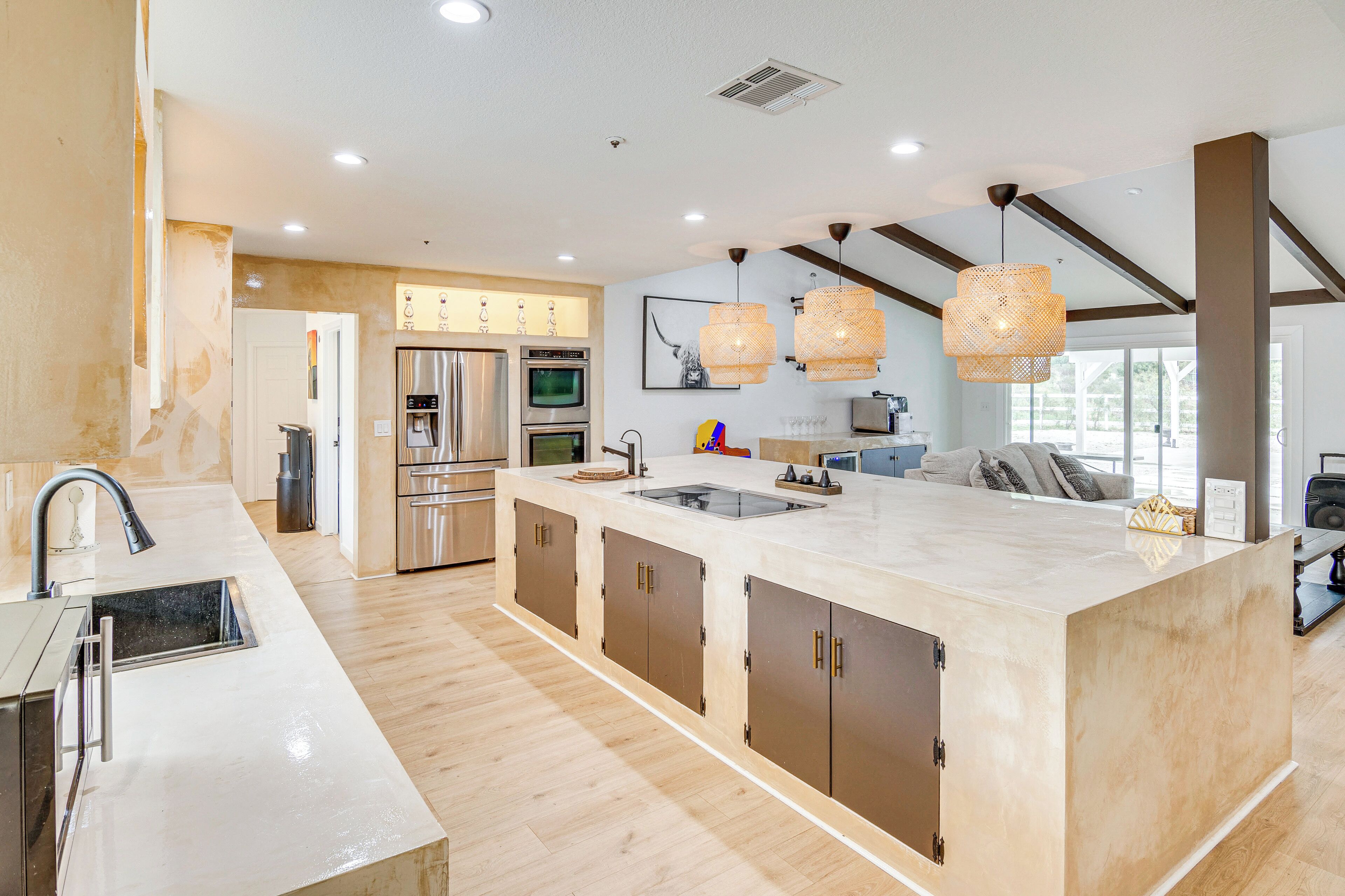 House (5 Bedrooms) | Interior
