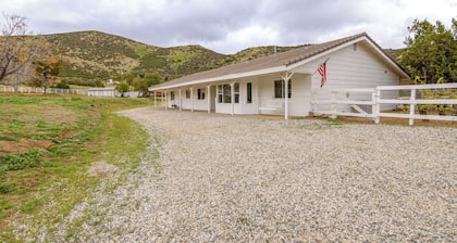 Patio, Fire Pit & Hillside Views: Agua Dulce Home