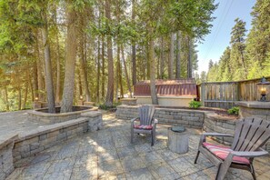 Interior - 'crystal Lake Retreat' Studio w/ Outdoor Space! (Libby)