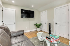 Interior - Bring Your Pets: Apt in Watchemoket Neighborhood! (East Providence)