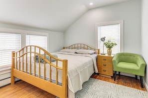 Interior - Bring Your Pets: Apt in Watchemoket Neighborhood! (East Providence)