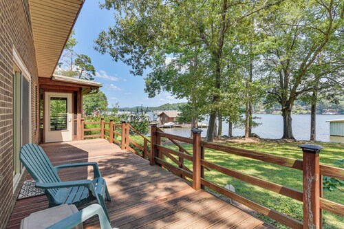 On Lake Tillery: Spacious Home w/ Screened Porch!